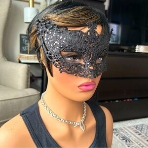 ✨NWT BLACK GLITTER MASQUERADE MASK Mardi Gras
